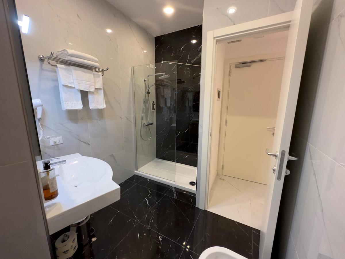 Hotel Smart Cruise Civitavecchia Bagian luar foto